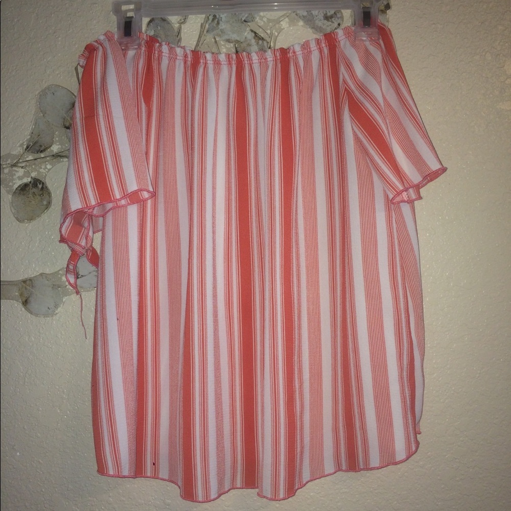 OFF THE SHOULDER TOP